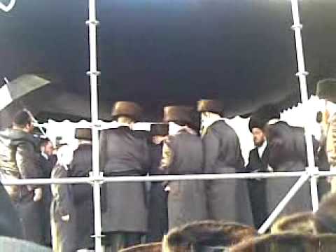 Modzitz-Seret Viznitz wedding pt 2 (Chupa)