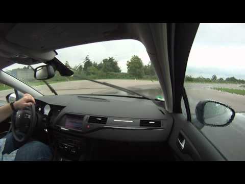 Rüttelplatte: Heck bricht aus (1)