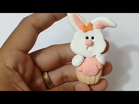 Coelho da Páscoa em biscuit - SEM MOLDE