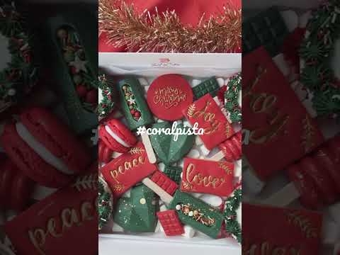 #coralpista christmas treat box colorful christmas hammer cake chocolate Box heart shape smash cake