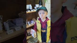 Download lagu Jak děti z Yellow Class nakupovaly dárky pro kamarády ze školy v Zaragoze 🎁💛 mp3