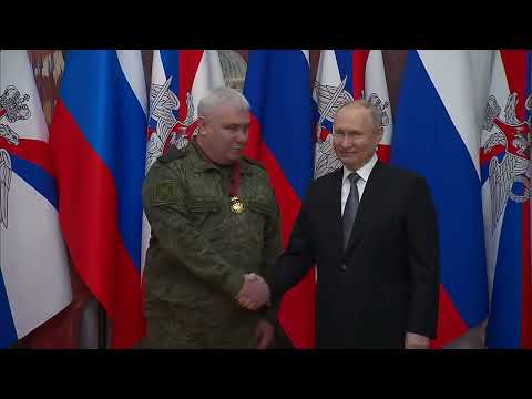 Путин награждает героев спецоперации СВО Putin presents awards to the heroes of th special operation