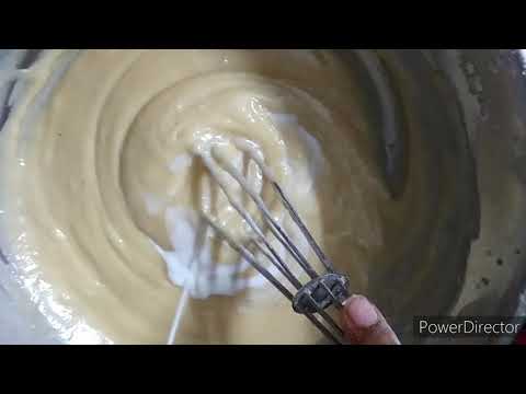 Vanilla cake // spongy vanilla cake// with egg in oven// cake in oven