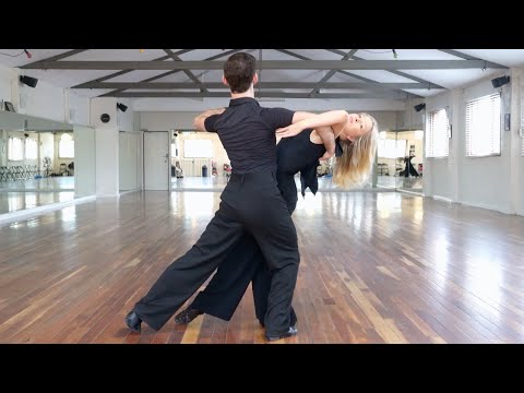 Right Lunge, Back Rock, Same Foot Lunge & Swivels | Tango