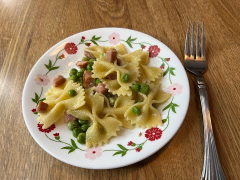 Farfalle Bowtie Pasta with Ham and Peas