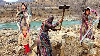 Download lagu Hard Life of a Nomadic Mother Living by the River with Her Two Children | Shelter Building & Fishing mp3