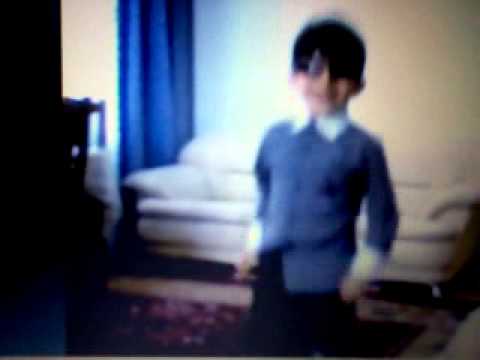 6 yaşında Ali döktürüyor