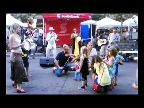 Little girl face to face with The Lemon Bucket Orkestra