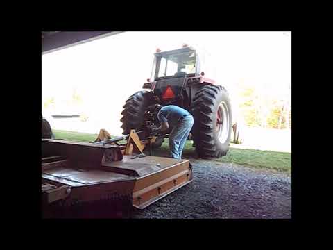 Late evening mowing with the IH 1086