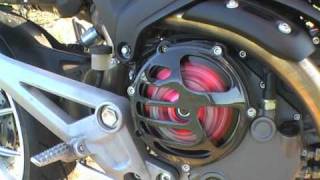 Melle Ducati à la plage de St-Malo