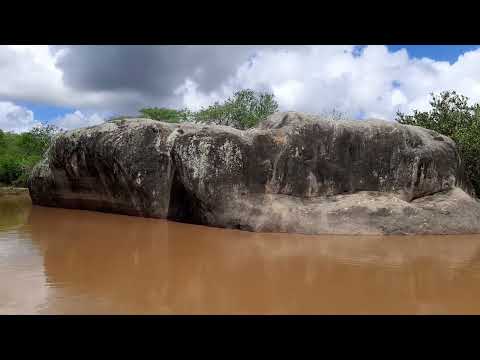 A  Pedra da Baleia  no Rio Curimataú  no Município de  LOGRADOURO  PB