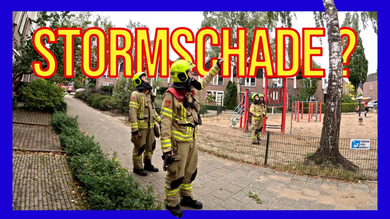 🚒Gevaarlijke tak boven speelhuisje? Brandweer Lunteren schiet te hulp! VOLUNTEERS DUTCH FIREFIGHTERS