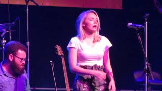 Danielle Bradbery singing Messy in York, PA