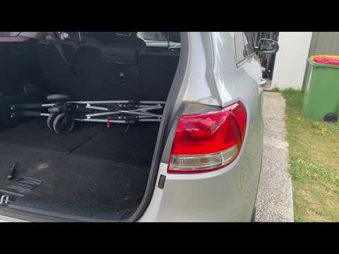How to replace breake light bulb Kia Sorento 2016