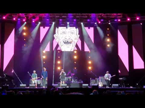 Die Vraagstuk deur Die Heuwels Fantasties en Jack Parow by die Van Coke & Vriende Premier Event