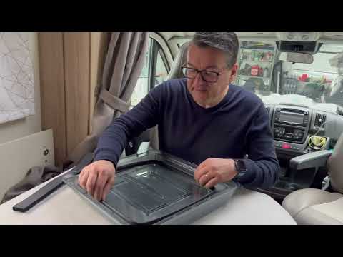 Forced ventilation Fiamma roof window - close