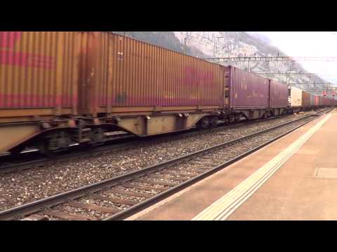 Bahnverkehr am Gotthard am 09.03.13 - Wellensittich und Ce 4/4