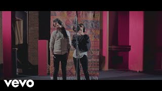 Nos Sobran Los Domingos [Version Bachata] Lyrics English Translation