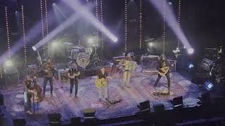 Fito &amp; Fitipaldis - A La Luna Se Le Ve El Ombligo