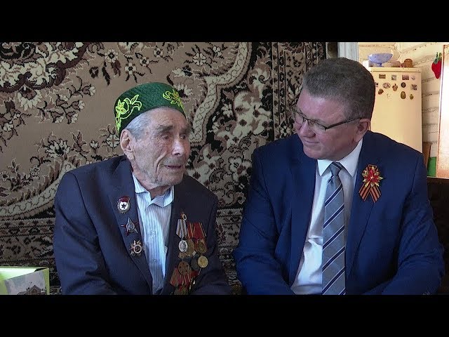 Ветерана ВОВ Рашита Гатина из деревни Ст. Альметьево поздравил глава района Алмаз Ахметшин