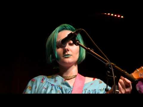 Jessica Lea Mayfield - Offa My Hands (eTown webisode #1380)