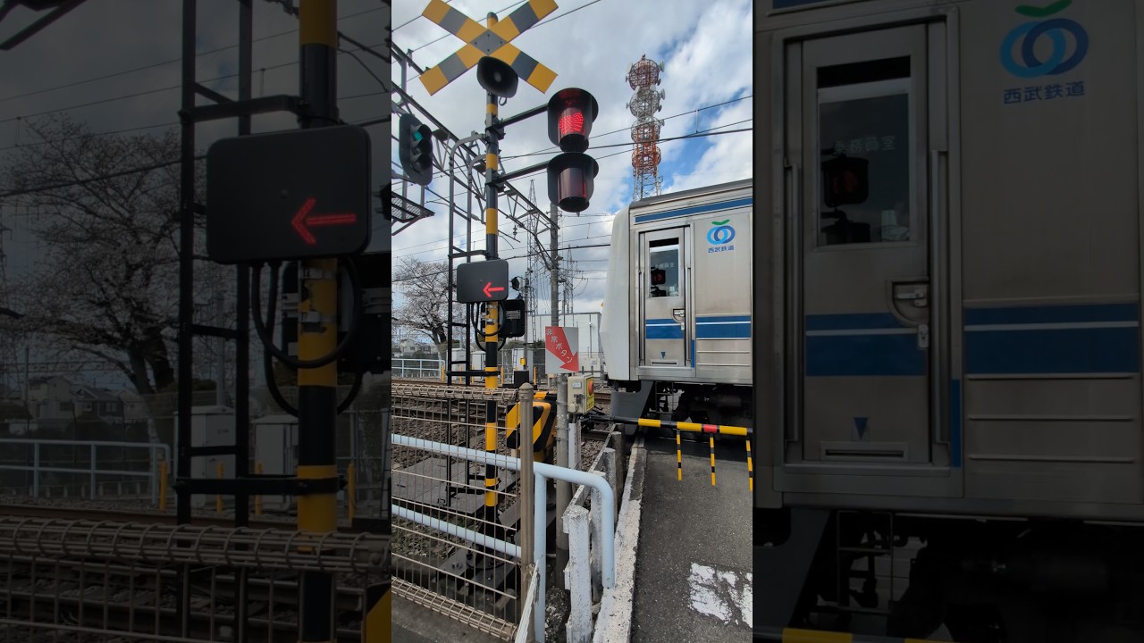小川第25号踏切を西武6000系電車6108Fが通過します。 カンカン警報機音ASMR #shorts