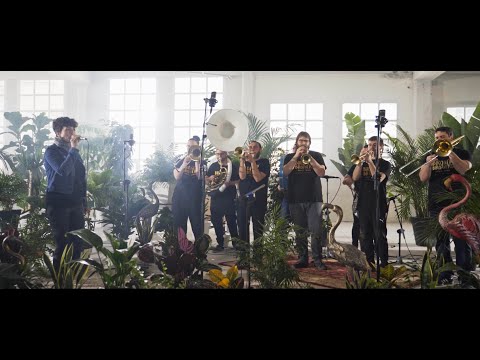 PamploSound - BROKEN BROTHERS BRASS BAND Y NEREA ERBITI - El barquero del Ebro