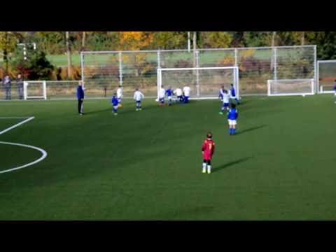 Weesp jo8.1 - Hillegom - Jonas schiet op de keeper