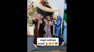Download lagu kehebohan emak emak goyang rentak Kudo kelinci #trending #emak #kondangan #spontan mp3