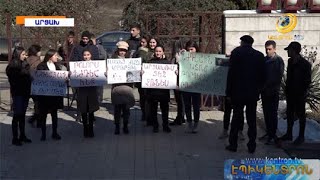 «Արցախում տեղ չունես». բողոքի ակցիա Ստեփանակերտում՝ ընդդեմ ԿԳՄՍ փոխնախարար Ժաննա Անդրեասյանի