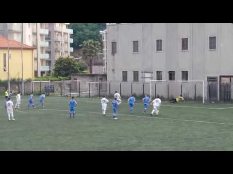 Calcio: il rigore di Luca Baracco contro il Molassana