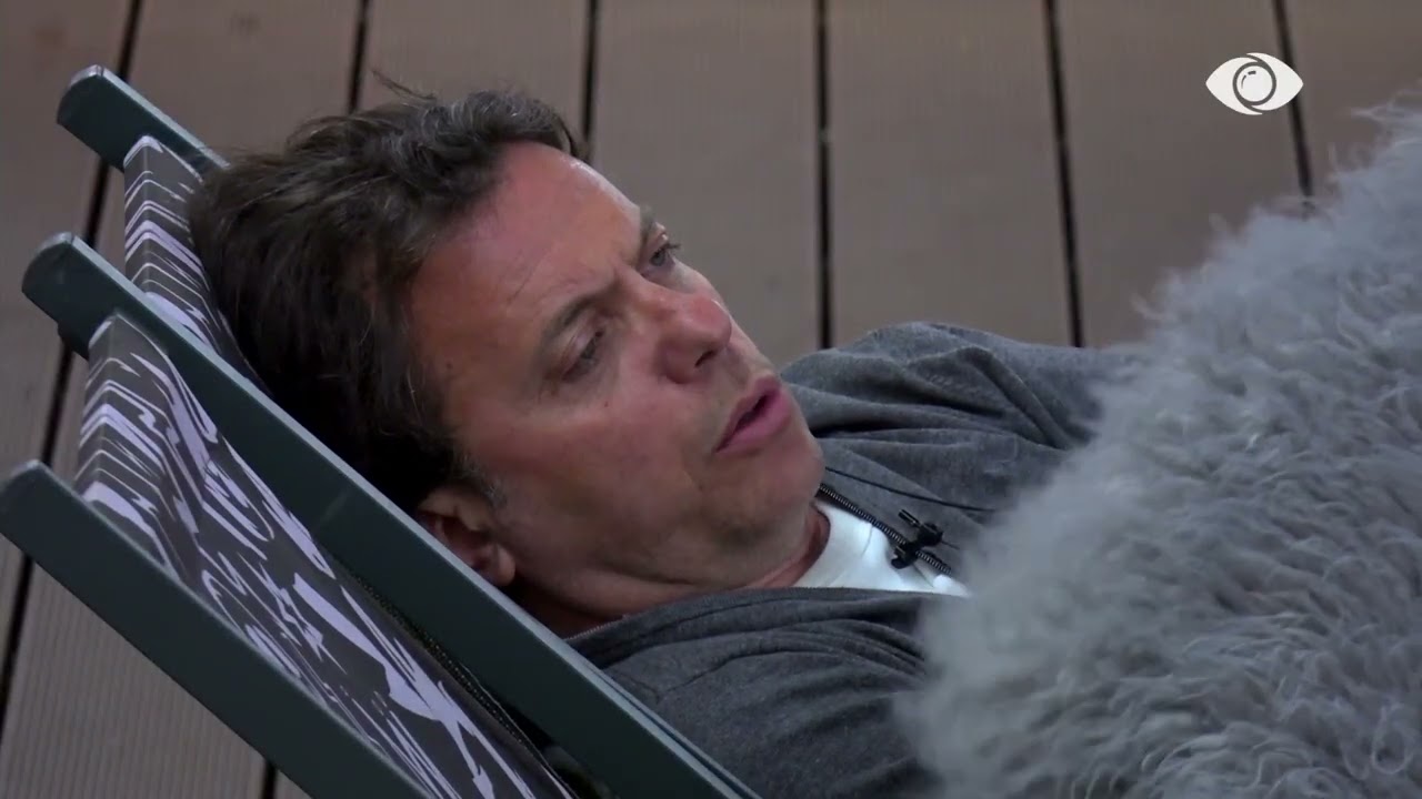 A mendon se bëhet xheloze që ti rri me mua/ Rozana bisedon me Laertin për Valbonën