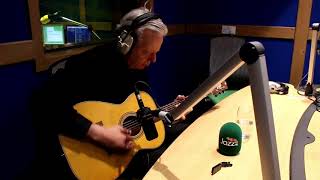 Tommy Emmanuel in session
