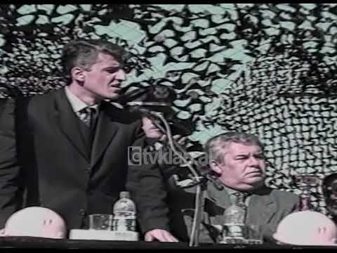 Lajme Arkiva -  Kryeminisitri Majko i pranishem ne stervitje ushtarake te ushtrise (20 tetor 1998)