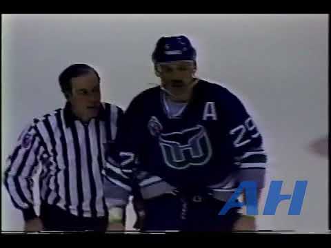 NHL Nov. 27, 1992 Stephen Leach,BOS v Randy Ladoucuer,HFD Boston Bruins Hartford Whalers