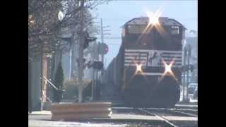 preview picture of video 'Norfolk Southern 1004(SD70ACe) Coal Train Northbound. Sunbury,Pa.11-24-11-4'