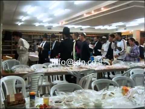 Mevakshe Emunah Rebbe Counting Sefiras Haomer In Ashdod - Iyar 5773