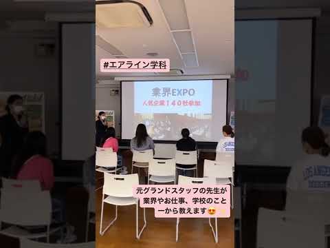 2007 年 7 月 14 日、パリのシャンゼリゼ通りでパレードに参加したエコール・ド・レールの学生たち。