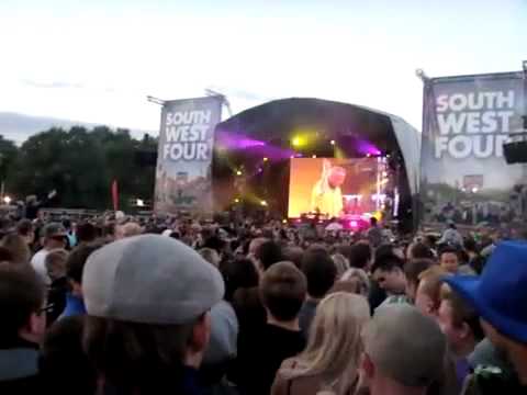 FatboySlim @ SW4 London Playing Starjackers - Something's Happening!