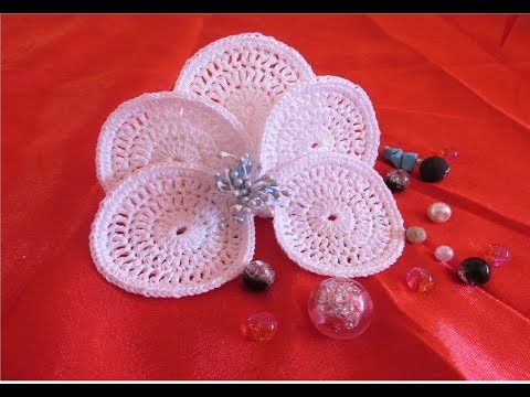 Floare de decor, croșetată
