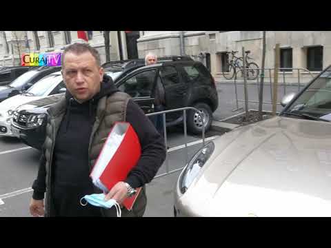 Amenință și înjură în fața primăriei capitalei - Curaj.TV