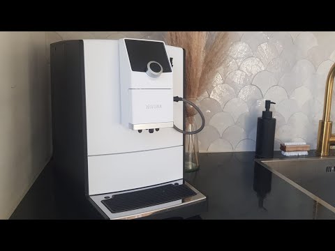Bean to cup coffee machine