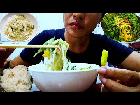 Ate Cambodian Rice Noodle At Sister In-Law's Home - Noodle With Green Fish Curry- Eating Delicious
