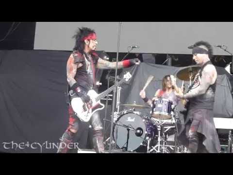 Sixx:A.M. - Rise - River City Rock Fest 2016