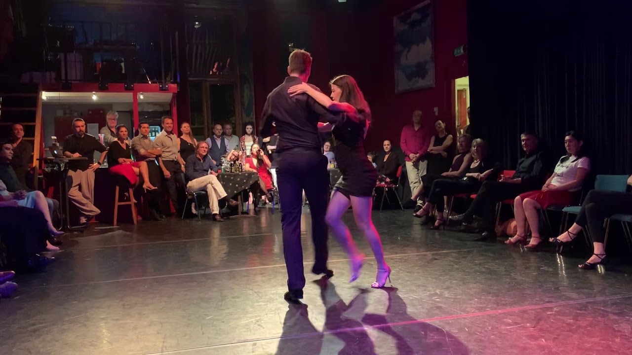 Ruth y Kersten bailan in Tango „Cascabelito“ de O. Pugliese