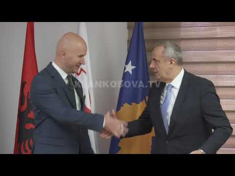 Aliu i VV-së ia merr zyrën komode Ismajlit të  PDK-së - 01.12.2021 - Klan Kosova
