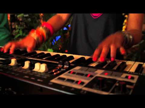 Jie Pop feat. Mic Lee - God Workers (live in Montpellier)