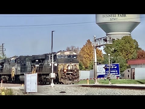 TRAIN HITS CROSSING GATE!  Caught On Video! Truck Hits Crossing Gate! 6 Locomotives 3 DPU Fast Train