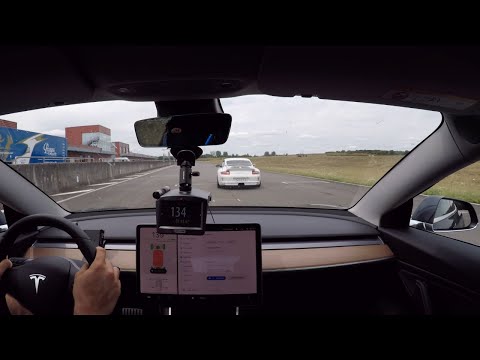 PORSCHE 997 GT3 CS (PRO DRIVER) VS TESLA 3 PERFORMANCE