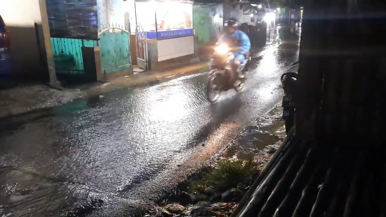 NGERI || Detik-Detik Jakarta Porak Poranda Di Amuk Hujan Badai Dahsyat Hari Ini